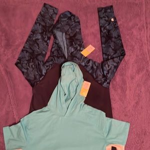 2 Hoodies; 1 Sleeveless XL